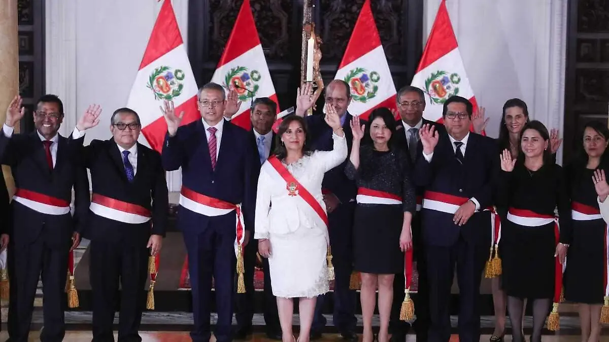 Dina Boluarte con su gabinete