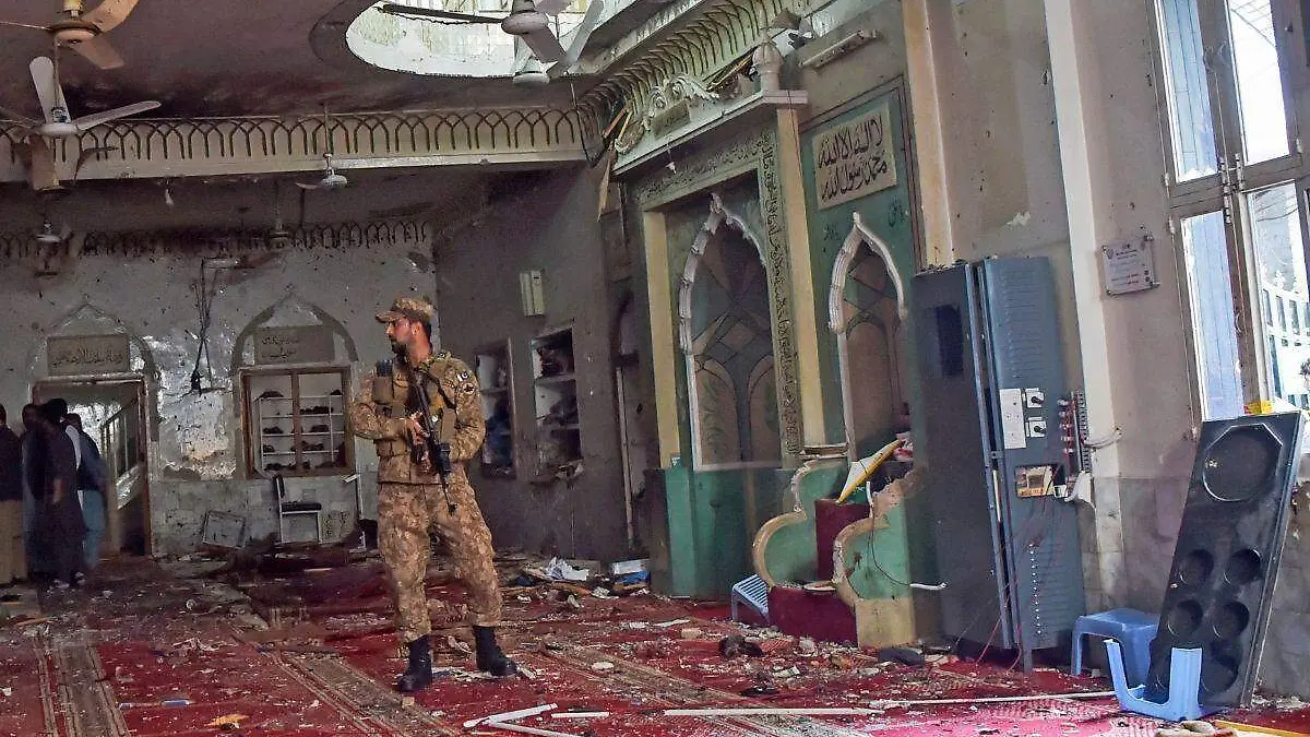 Atentado en mezquita de Pakistán deja 56 muertos y casi 200 heridos