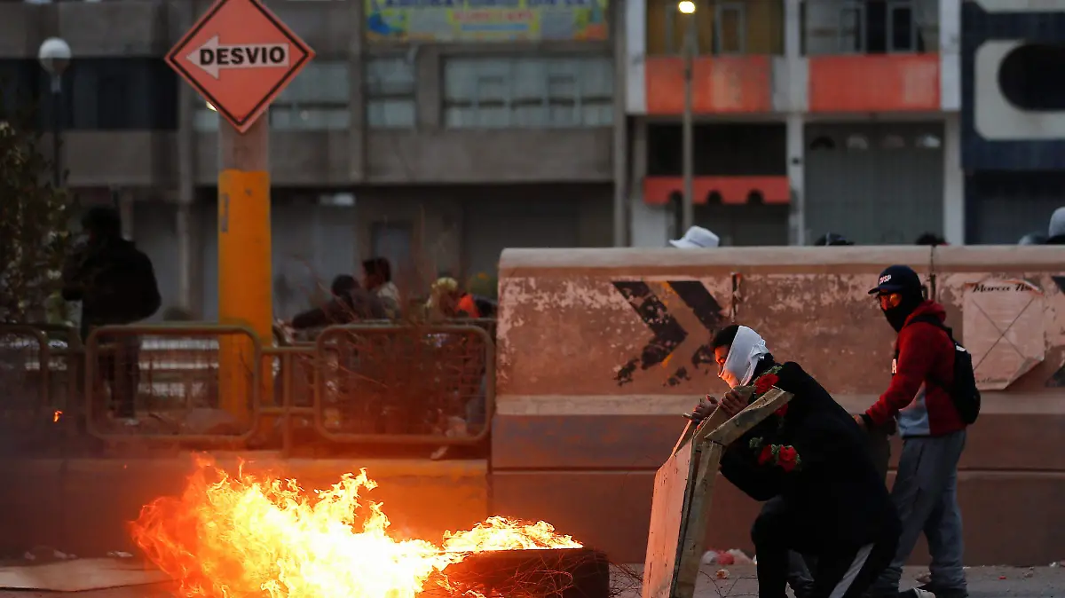 2023-01-09T030948Z_1377734884_RC2HMY9RH78O_RTRMADP_3_PERU-POLITICS-PROTESTS