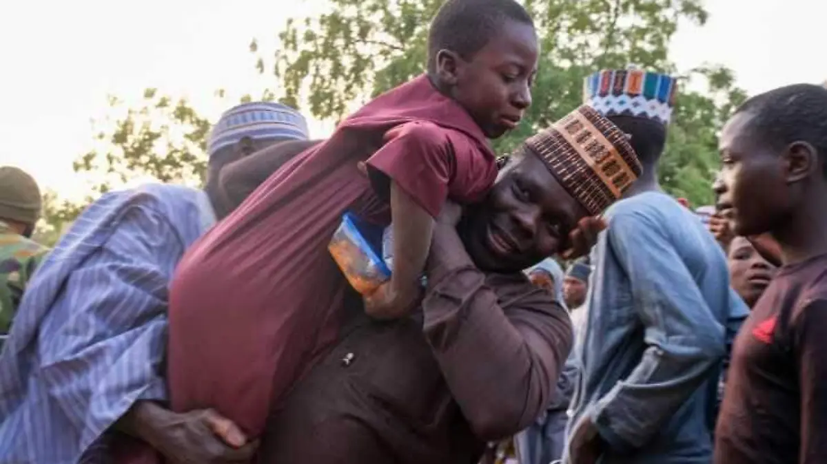 estudiantes secuestrados Nigeria se reunen con su padres_1