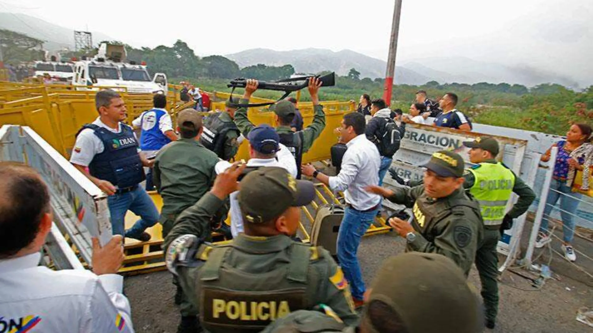 Venezuela_soldados_desertan_Colombia_1