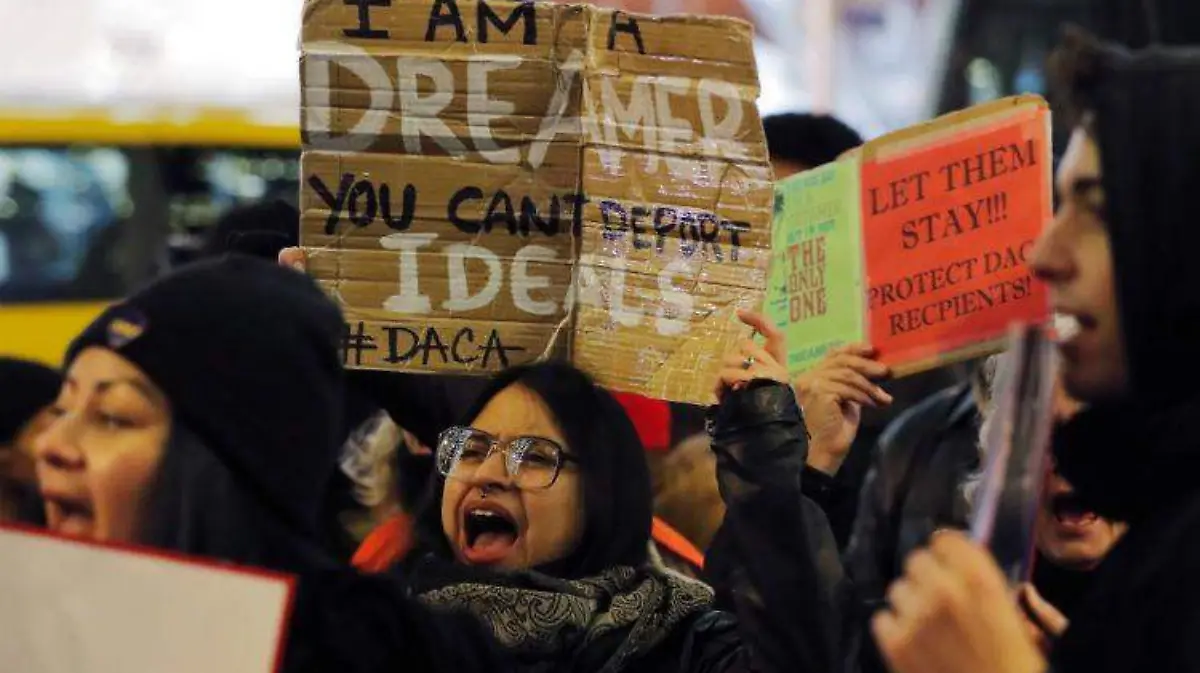 2018-01-12T204013Z_1846016952_RC134EE338C0_RTRMADP_3_USA-IMMIGRATION-DACA