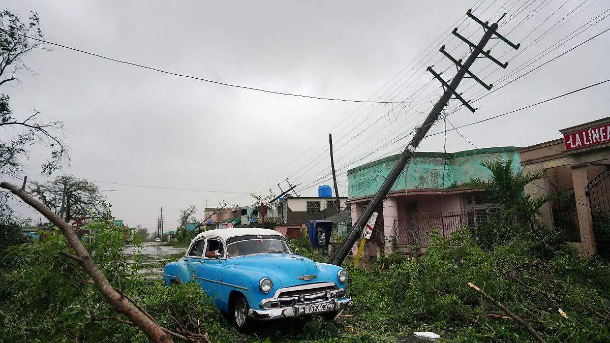 Comienza a regresar la electricidad en Cuba tras apagón de 18 horas por huracán Ian
