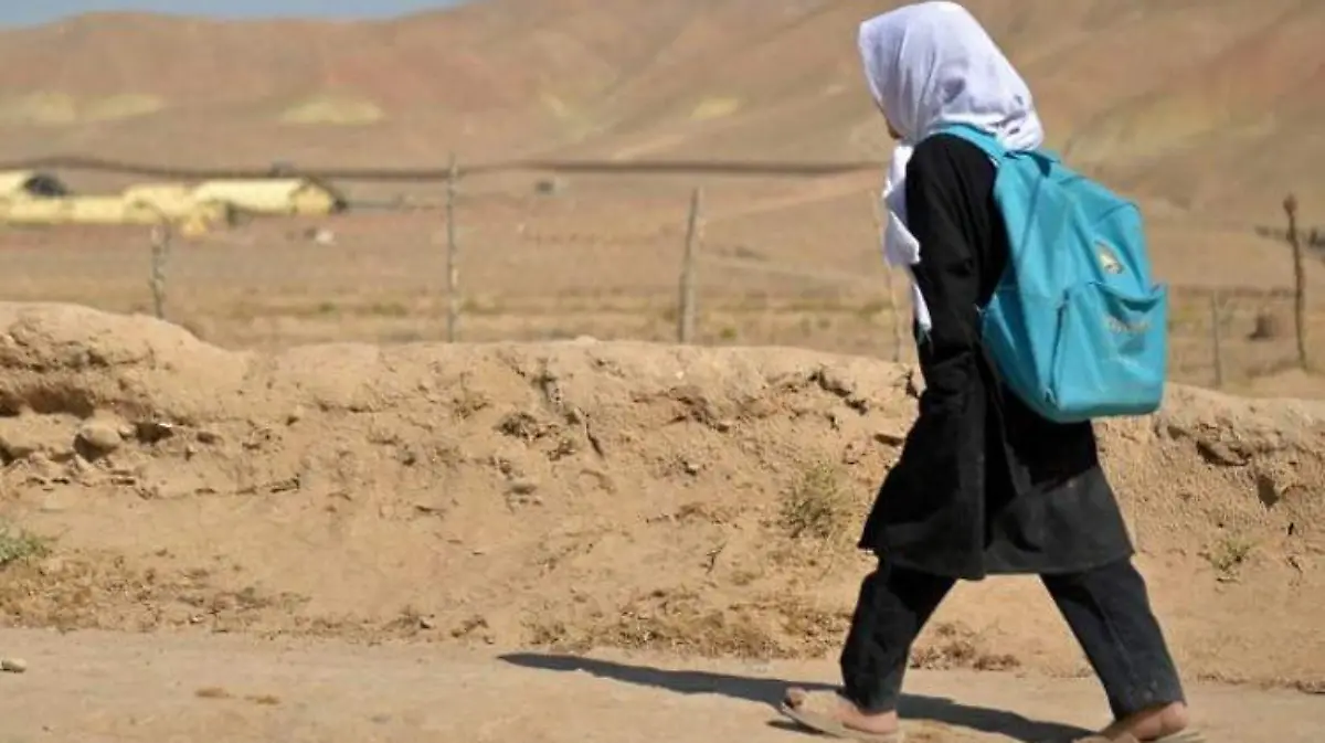 UNICEF busca que Afganas vuelvan a la escuela secundaria 