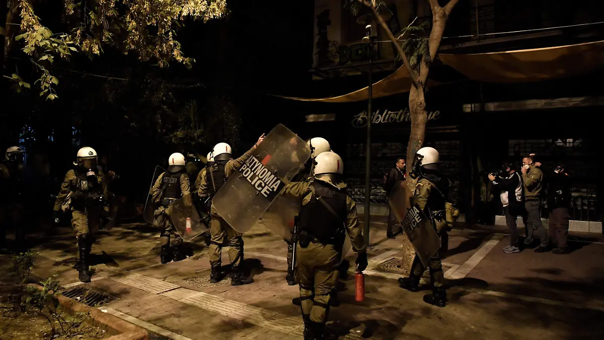 policias-manifestacion-grecia