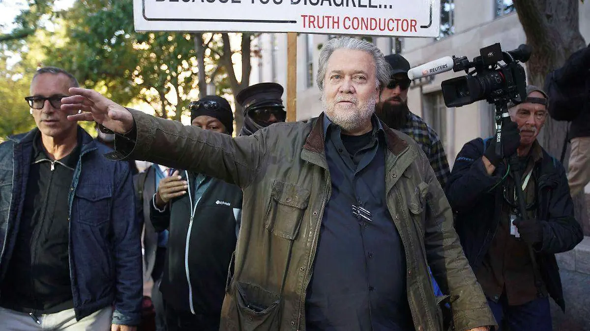 Condenan a Steve Bannon, ex asesor de Trump, a cuatro meses de cárcel por desacato