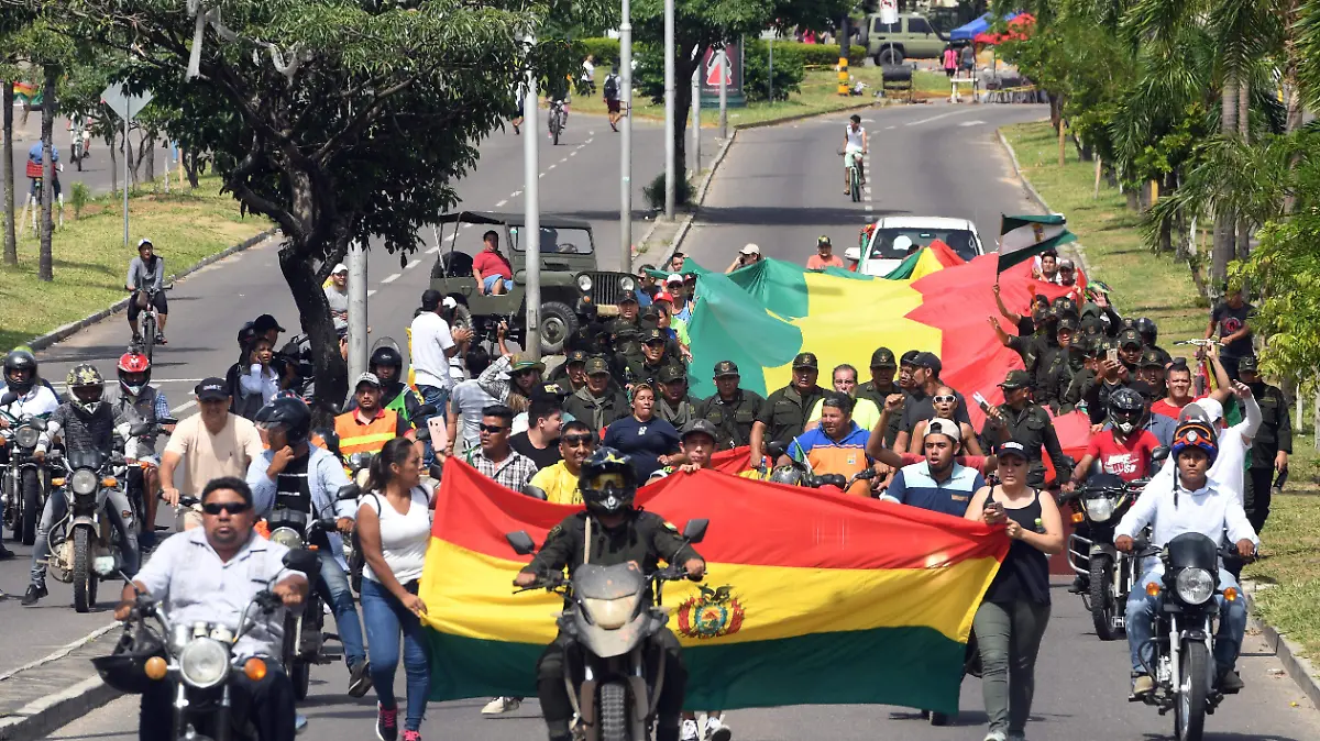 2019-11-09T162643Z_36399055_RC2S7D9P5ZOI_RTRMADP_3_BOLIVIA-ELECTION-PROTESTS