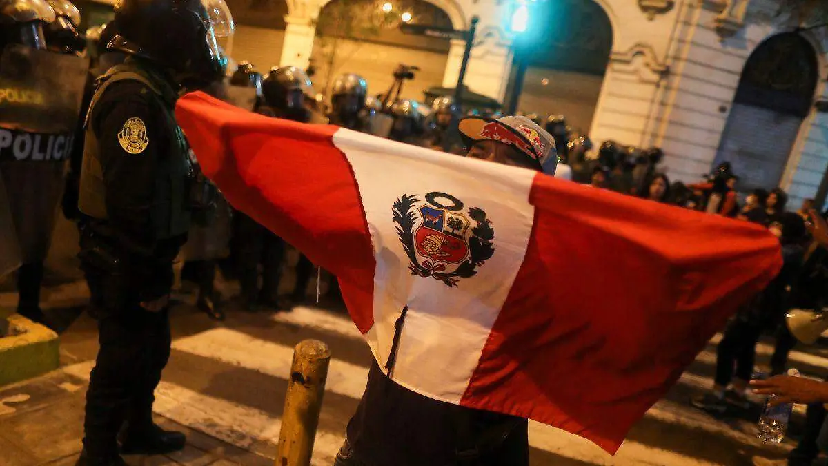 Protestas en Perú dejan 17 muertos tras anunciar estado de emergencia