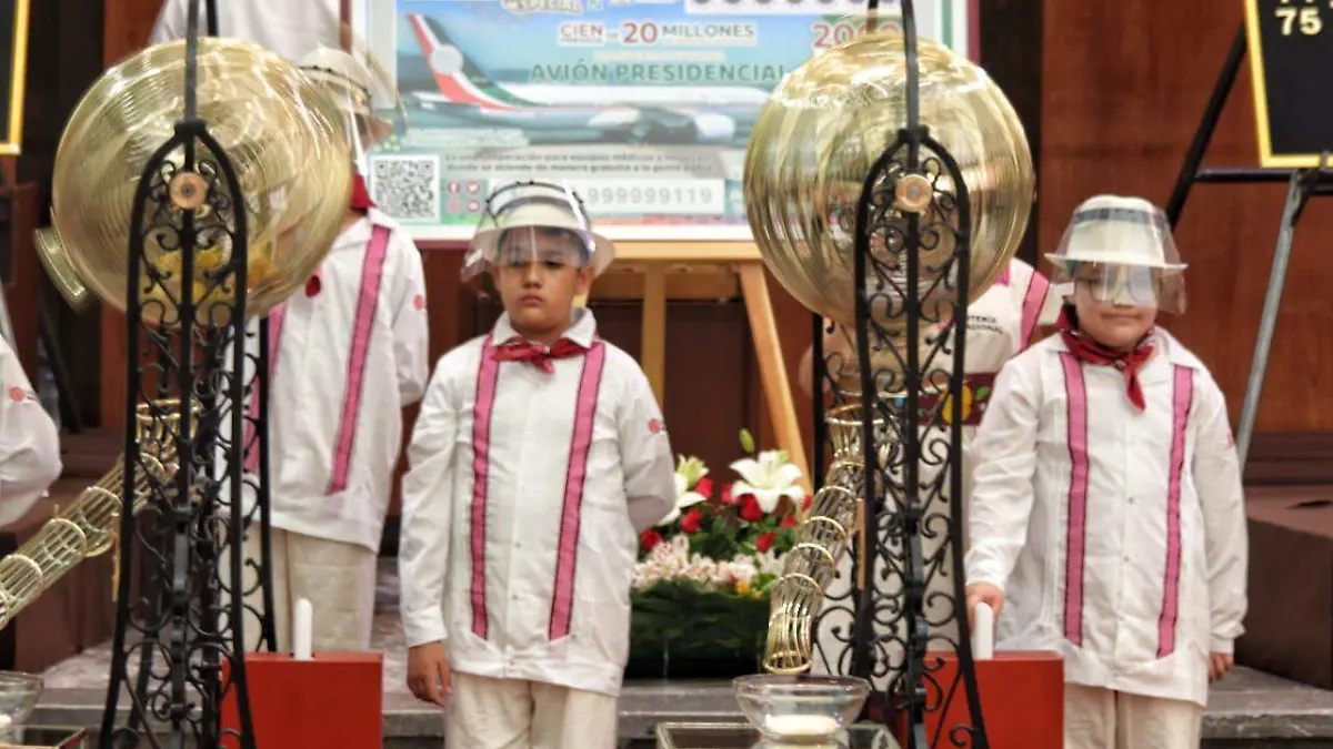 LOTERIA NACIONAL sorteo avion presidencial roberto hernandez 2