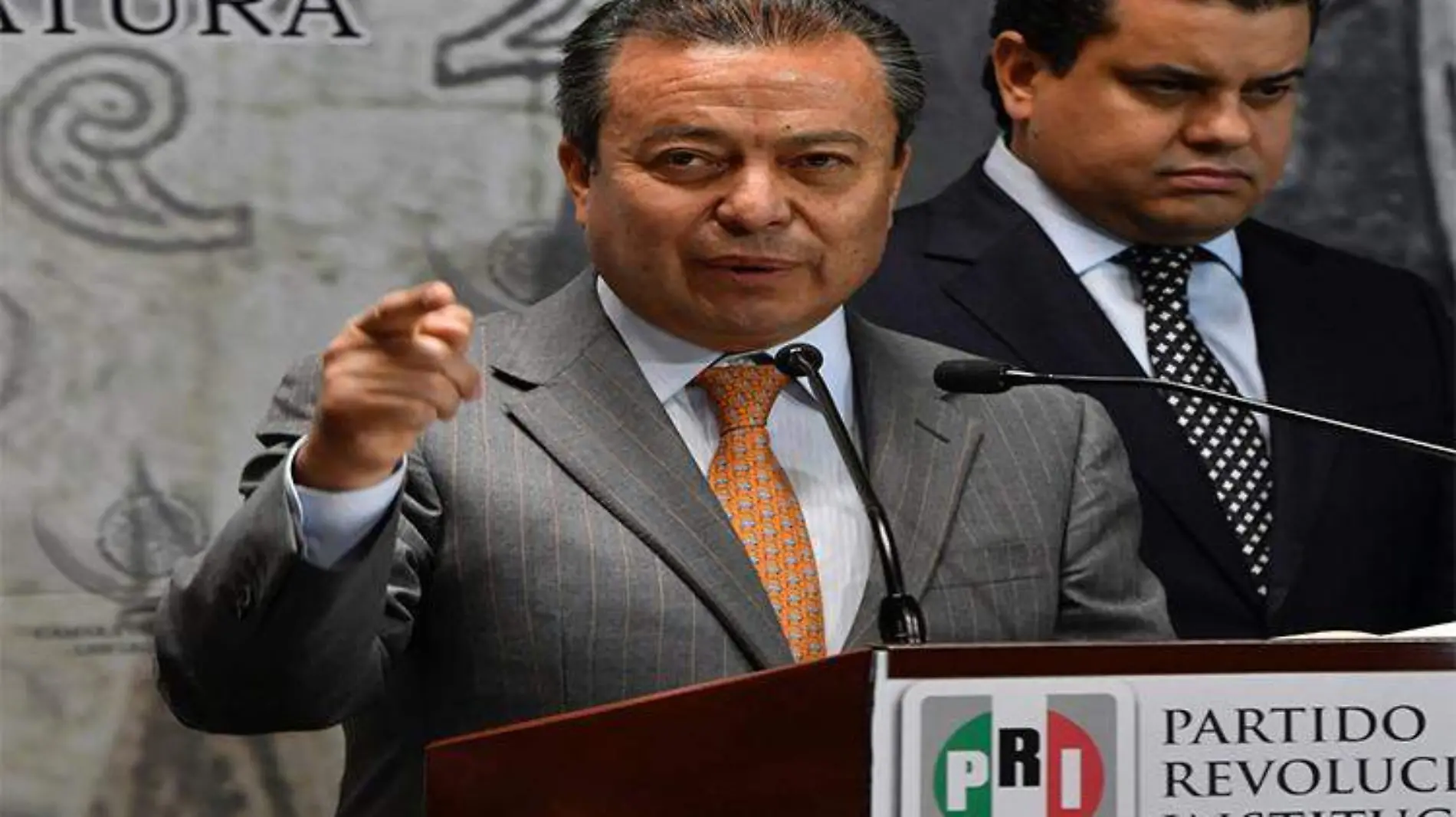 César Camacho, coordinador del PRI en San Lázaro