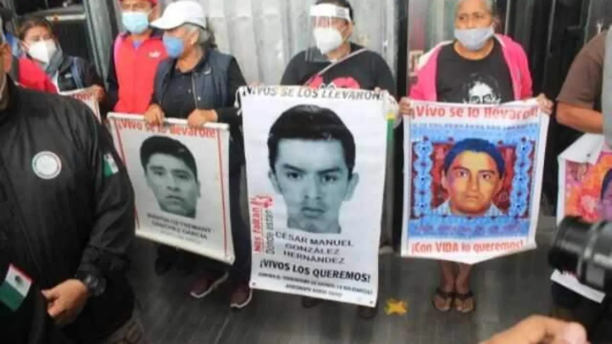 Ayotzinapa_familiares