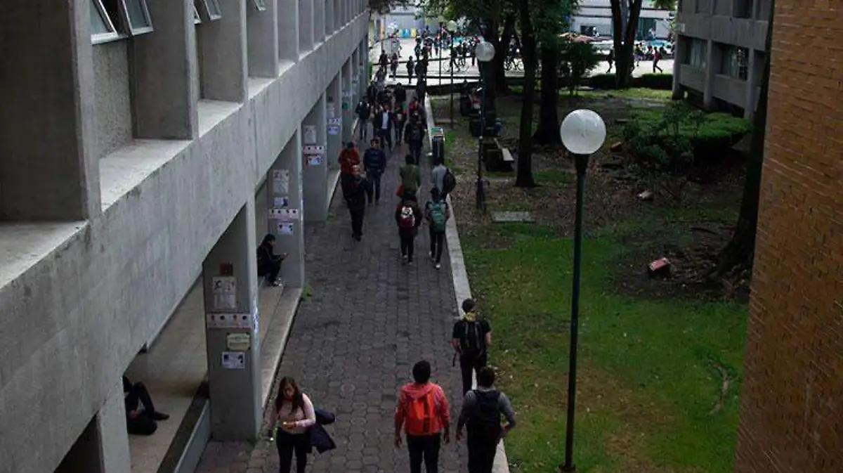 unam_escuelas_clases_estudiantes