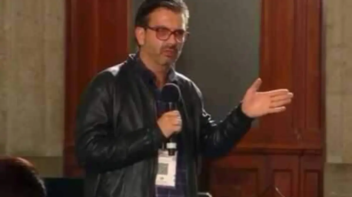 Reportero Alejandro Lelo de Larrea 