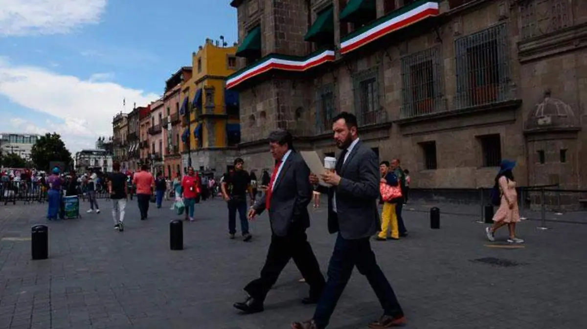 Ricardo-Monreal_palacio-nacional