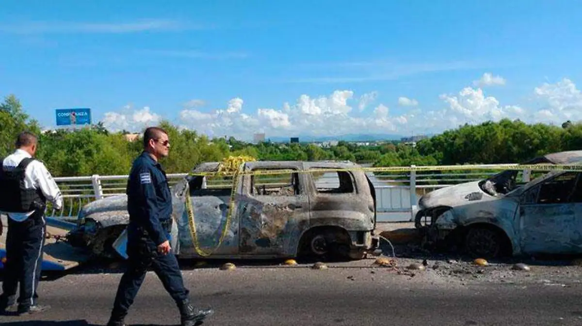 Culiacan_balacera_autos-quemados