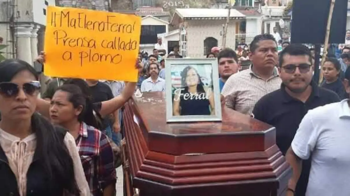 María Elena Ferral_velorio_periodista