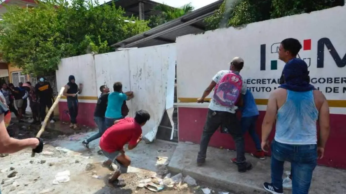 migrantes irrumpen en INM Tapachula Chiapas