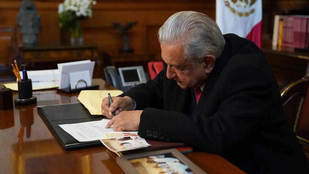 AMLO se queja de sanción del TEPJF tras mantener informe de gobierno