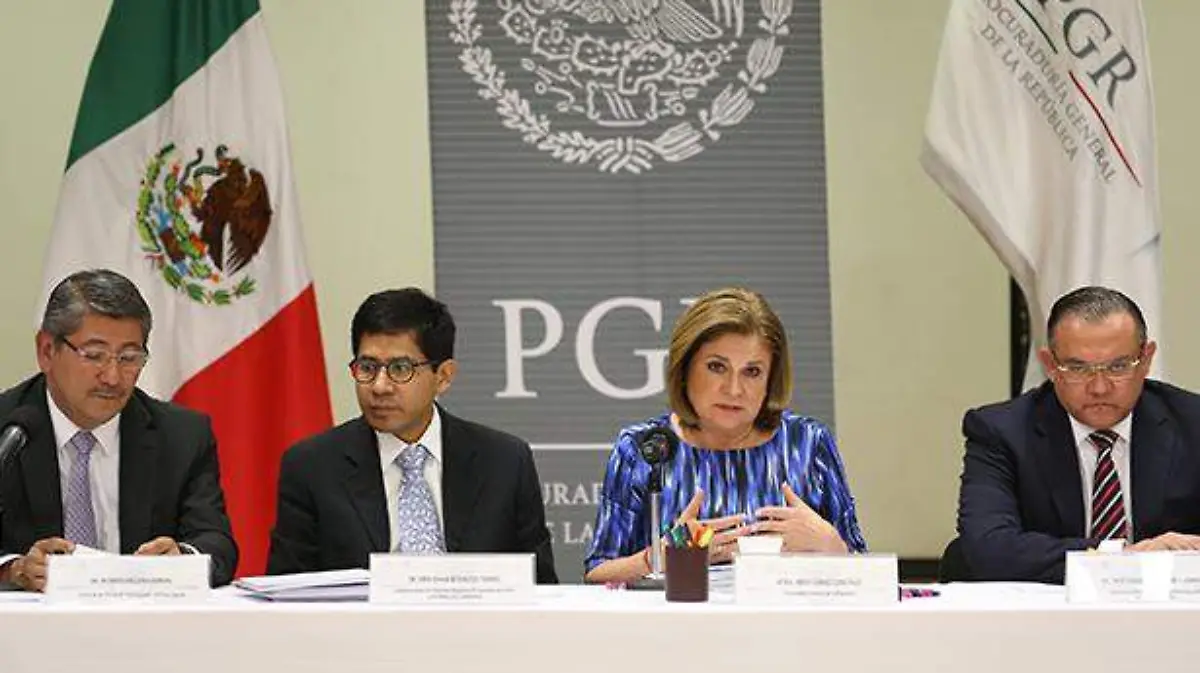 mex-pgr-reunion-padres-normalistas2