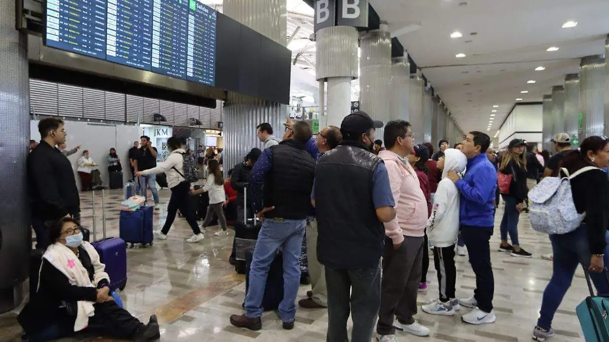 Aeroméxico ofrece reprogramación de vuelos sin costo a afectados por cierre de AICM