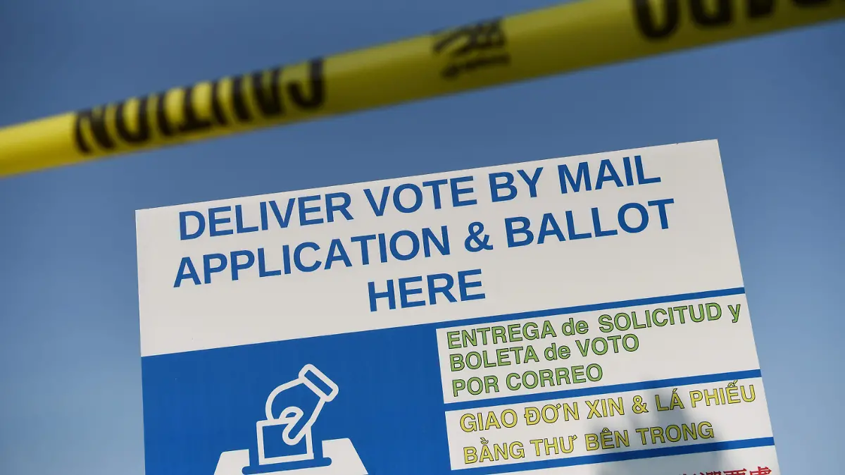 greg abbott texas mail vote voto latinos