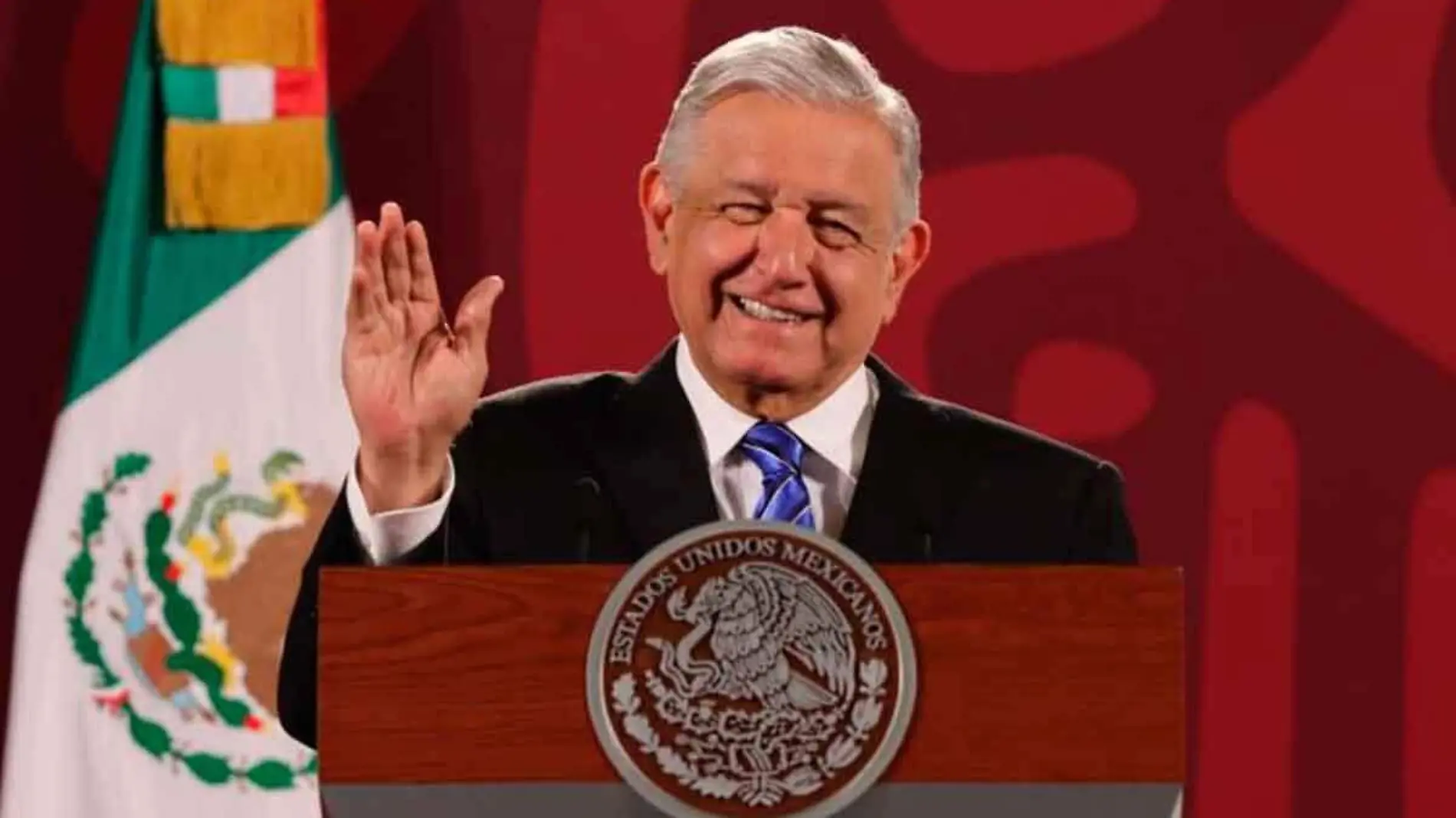 AMLO-sonriendo-en-conferencia-matutina