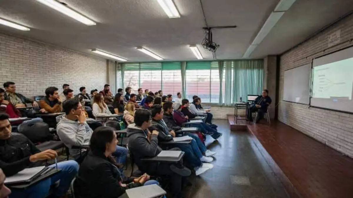 UNAM_estudiantes_clases_2