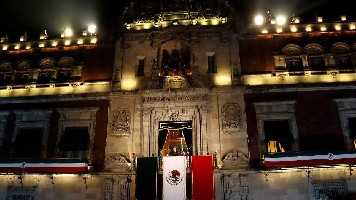AMLO_Grito Independencia_balcon Palacio Nacional_2