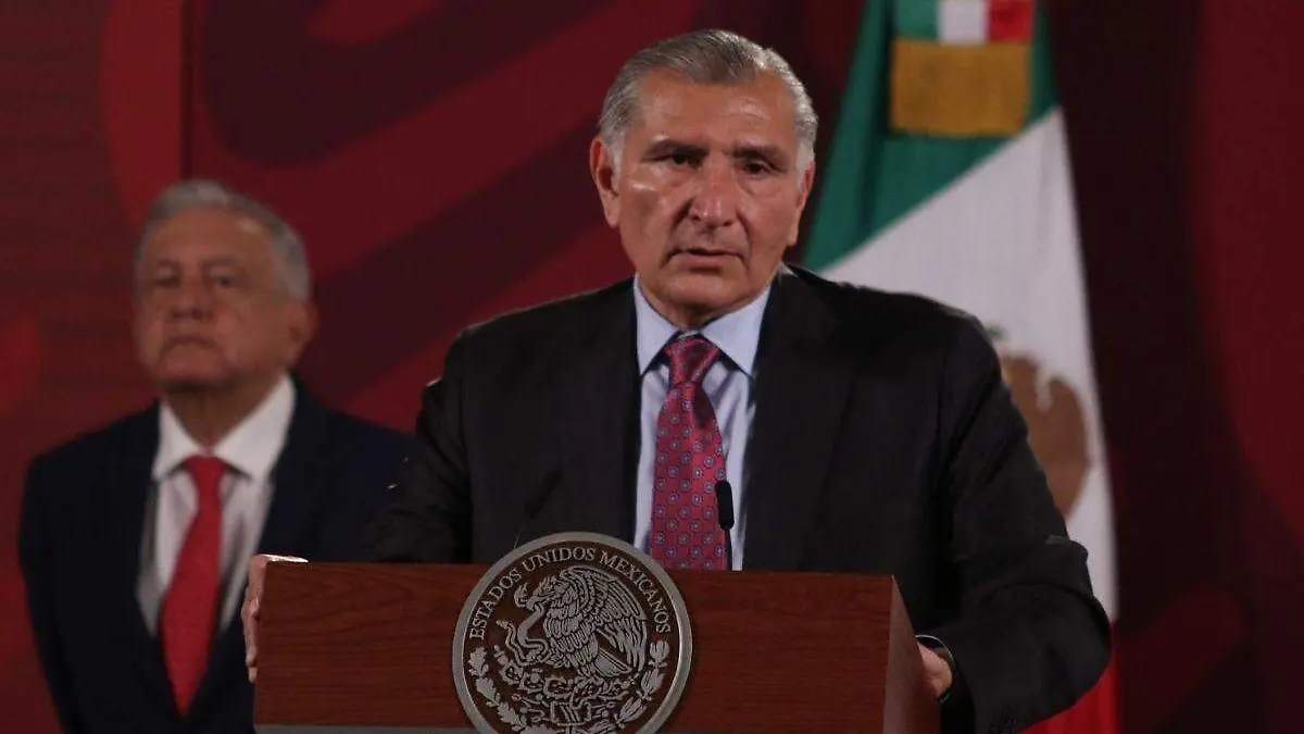 Adán Augusto López presenta denuncia ante FGR por delitos electorales