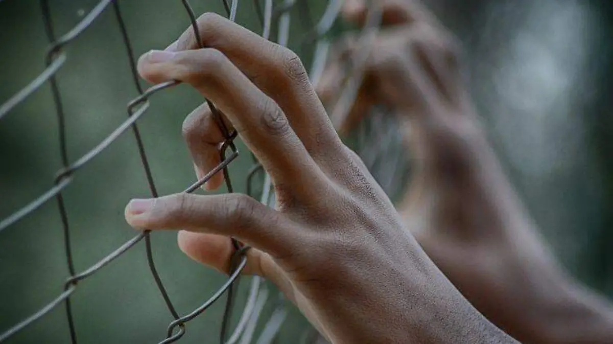 Proponen hasta 30 años de prisión por reclutar menores a la delicuencia