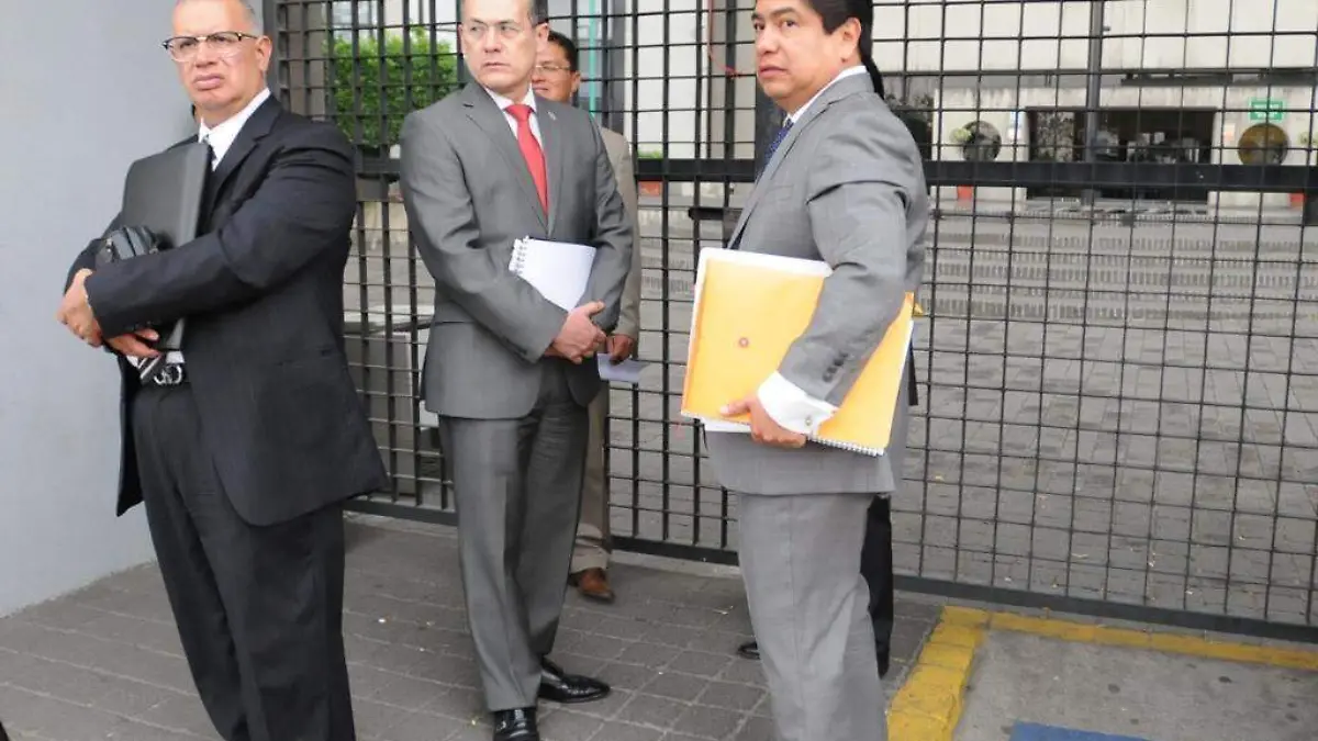 Rector de UAEH acude a UIF para justificar acusación de lavado fotos alejandro aguilar el sol de mexico (1)