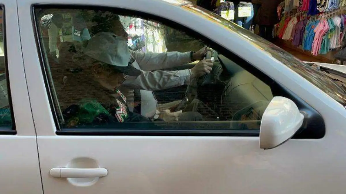 AMLO vuelve a las prácticas de Beisbol