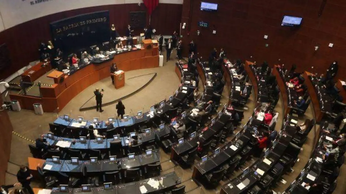 Sesión del senado termina con gritos a favor de Monreal