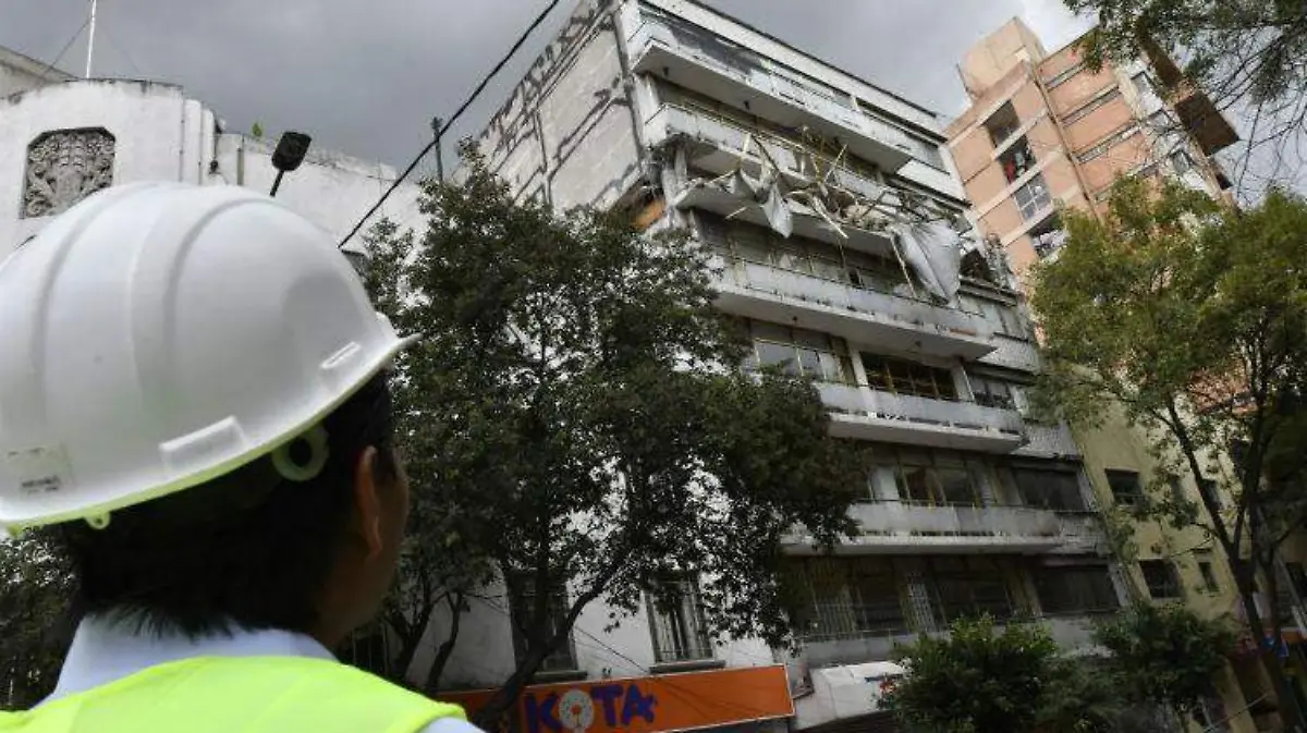 Laura Lovera-replicas