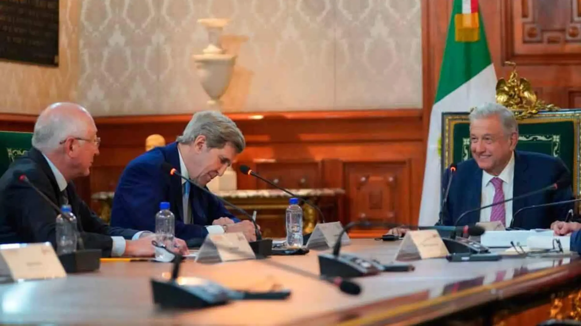 John-Kerry-con-AMLO-en-Palacio-Nacional