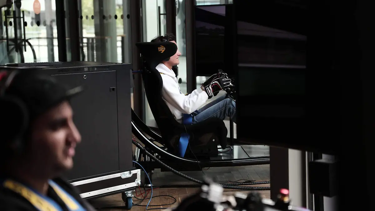 CUPRA-launches-its-own-Simracing-series_03_HQ
