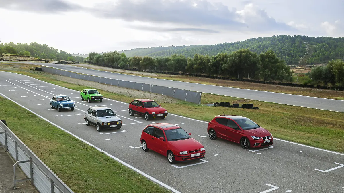 SEAT-essence-70-years-concentrating-sportiness-in-a-compact-size_01_HQ