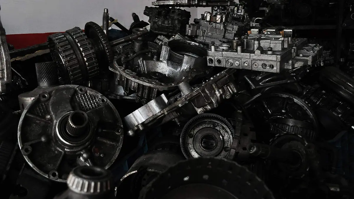 spare-parts-2774041_1920