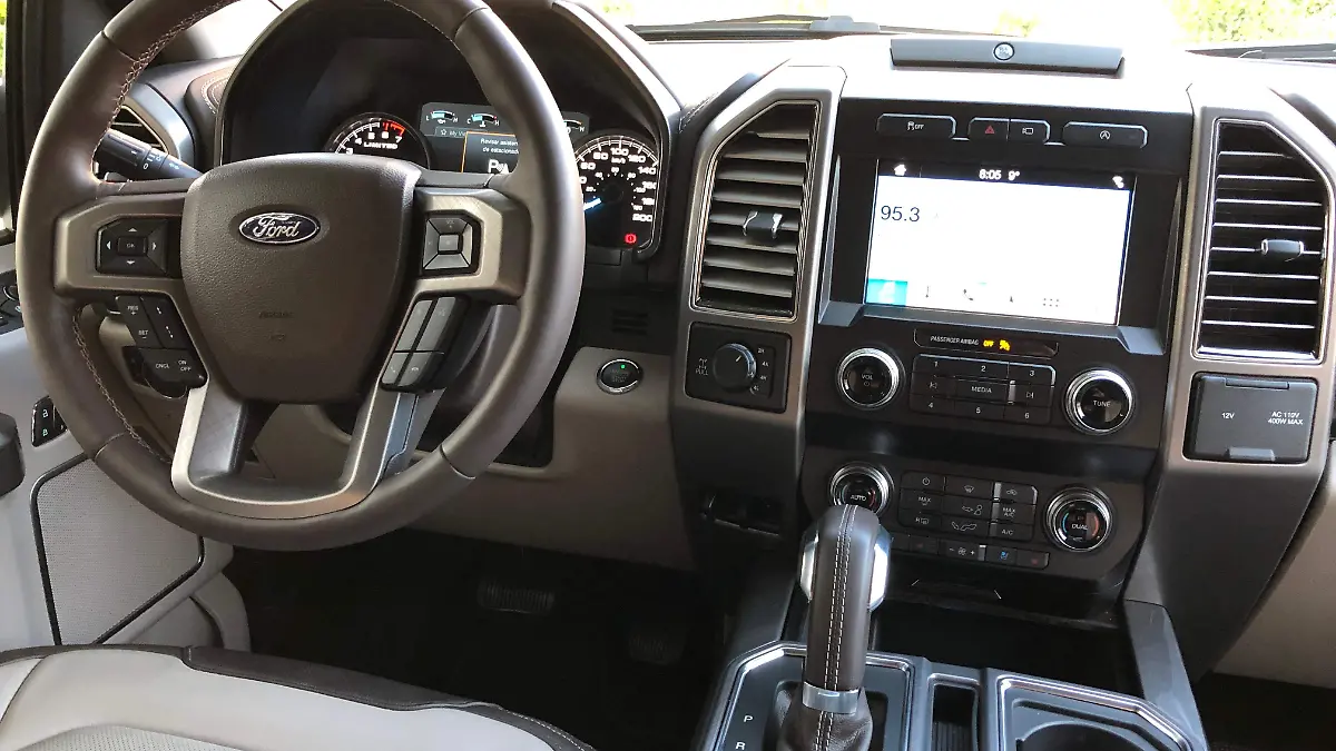 Ford Lobo Limited Platinum pantalla tactil