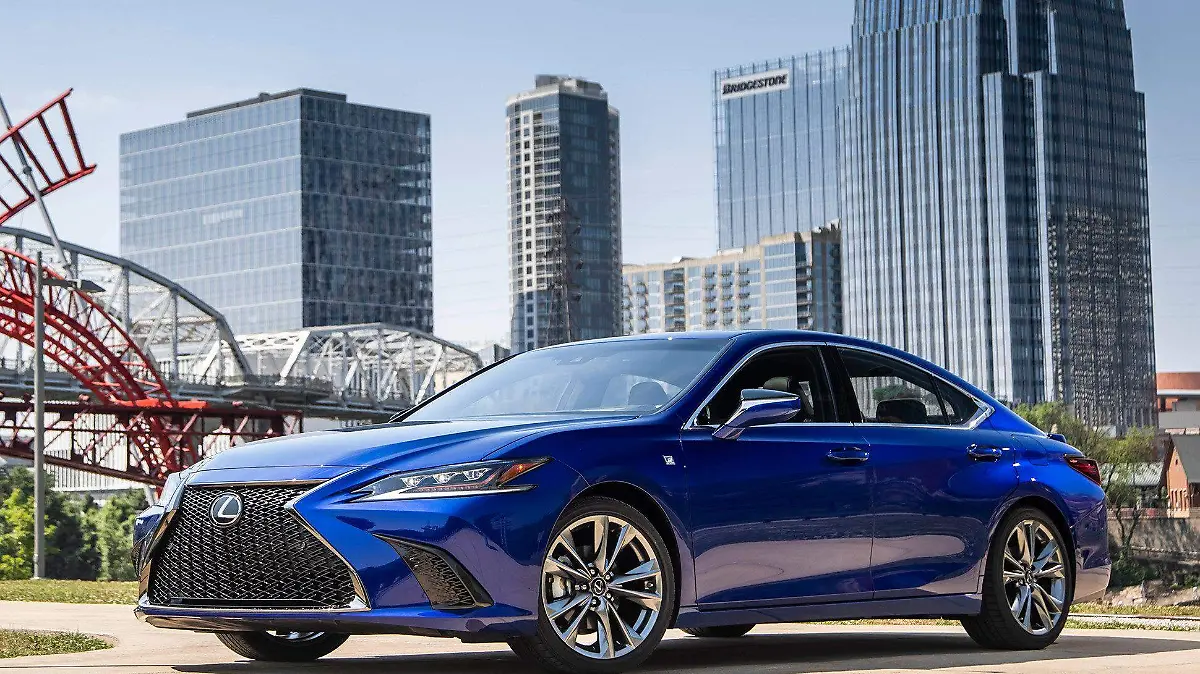 2019-Lexus-ES-350-F-Sport-Review-gear-patrol-slide-1-1940x1300