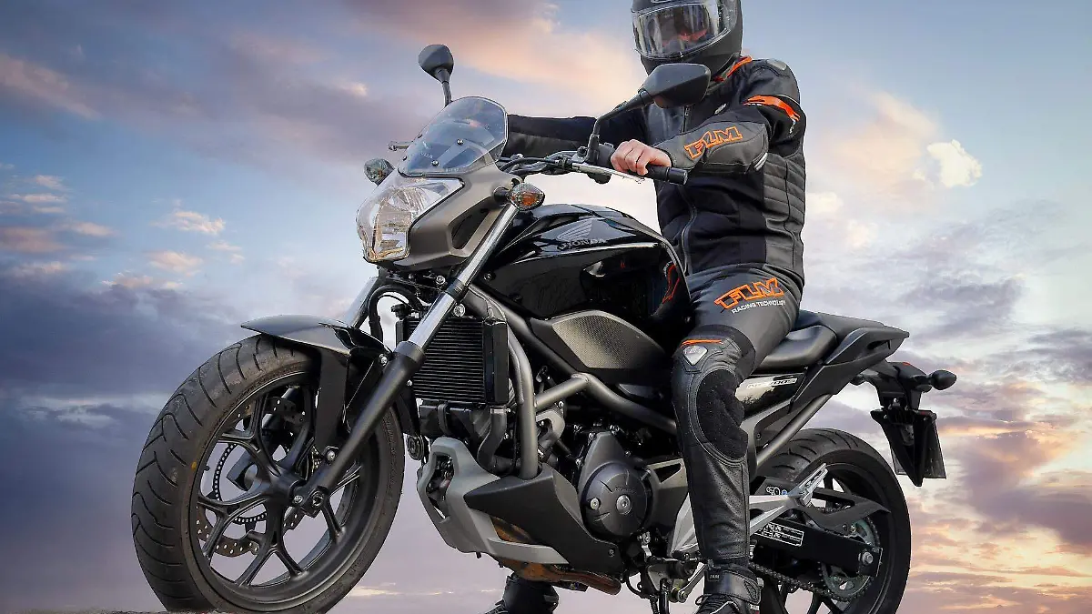 motorcycle-5272906_1920