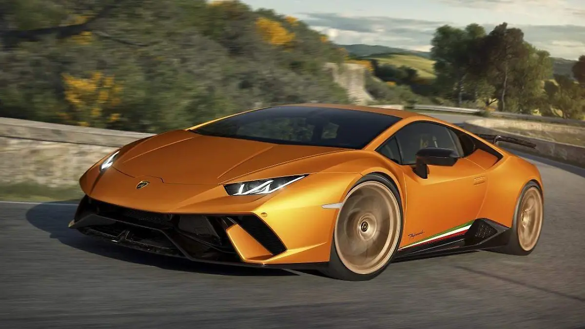 4 LAMBORGHINI HURACAN PERFORMANTE