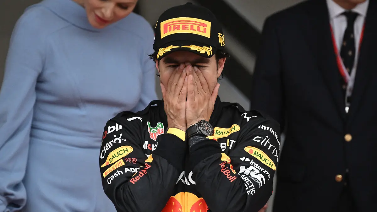 Checo Pérez renueva por dos años su contrato con Red Bull