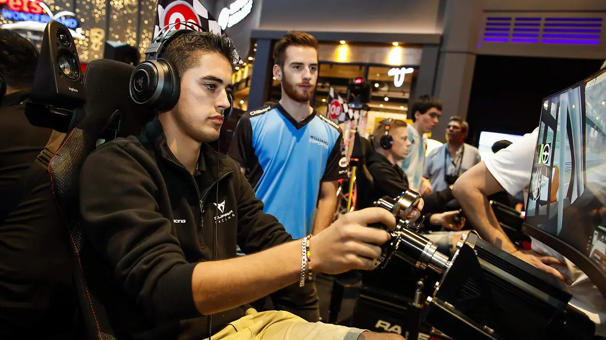 CUPRA-launches-its-own-Simracing-series_11_HQ