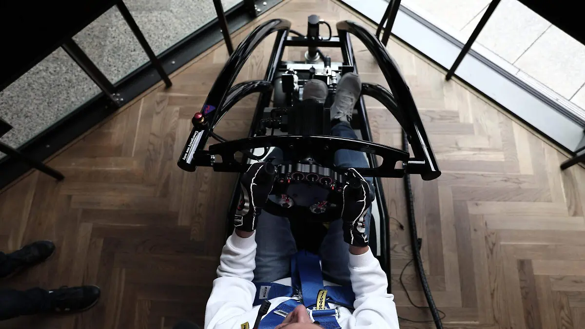 CUPRA-launches-its-own-Simracing-series_04_HQ