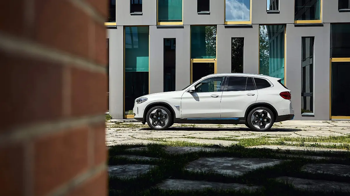 P90392990_lowRes_the-first-ever-bmw-i