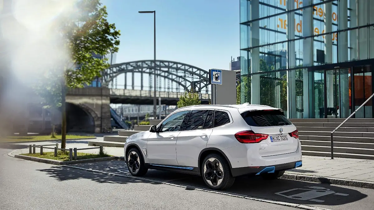 P90392975_lowRes_the-first-ever-bmw-i