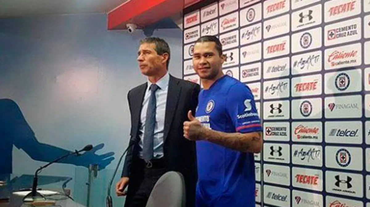 cruz-azul_carlos-gullit-pena