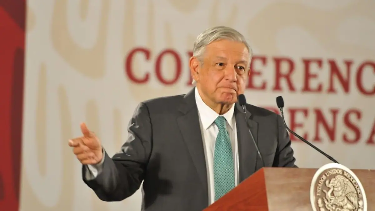 AMLO-ORO-NEGRO-DANIELH