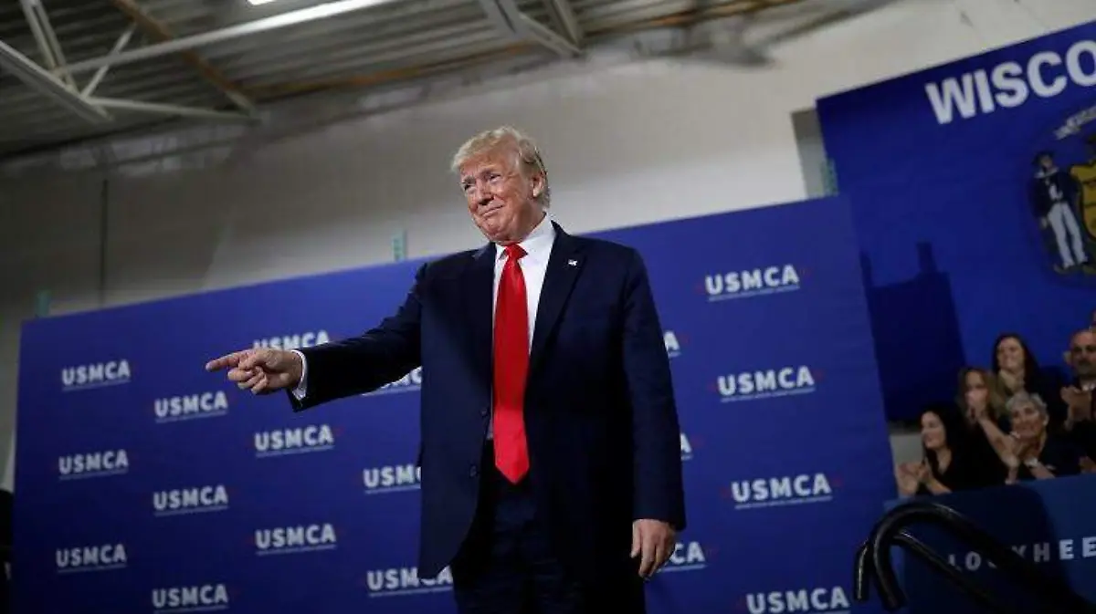 trump señalando reuters